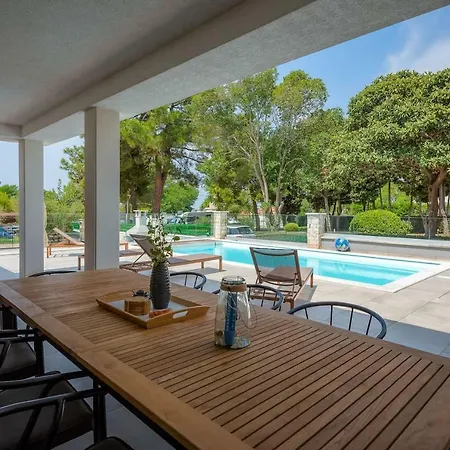 Vila Savudria Lighthouse *